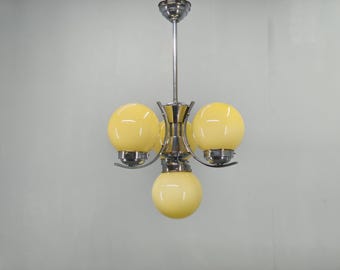Lustre Art Déco com Globo Opalino Cromado, Luminária Pendente, Tchecoslováquia, década de 1930