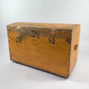 Early 20th Century Wooden Chest or Floor Trunk, Original Paint / Vintage Wooden Blanket Chest