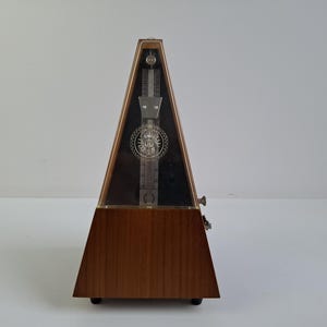 Vintage Wittner mekanisk metronom trä mitten av århundradet tyskt fungerande musikinstrument samlardekor timer