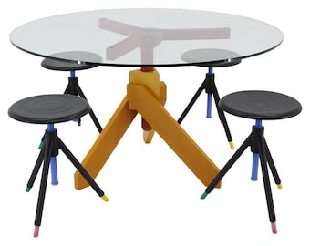 Jaren 70 Vico Magistretti-stijl eetkamerset Italië verstelbare hoogte houten schroeftafel en 4 krukken Postmodern Memphis Pop Art Design zeldzaam