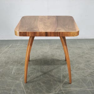 Jindrich Halabala Spider bijzettafel, Mid Century, walnoot, Tsjechisch, vintage, jaren 1960
