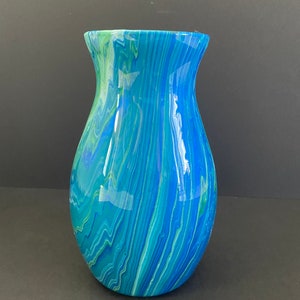 vase - acrylic pour