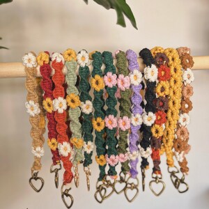 Daisy Chain/Flower Vine Macrame Wristlet or Lanyard Keychain (MADE TO ORDER)