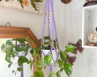 Colgador de plantas de macramé luna lavanda