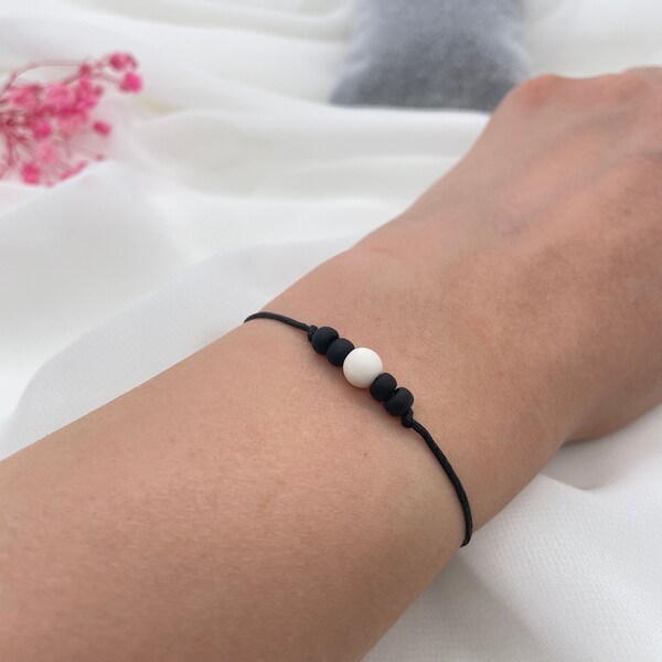 Miyuki Rocailles acrylic beads bracelet Ι macrame bracelet Ι friendship bracelet Ι black white Ι jewelry Ι filigree dainty Ι Carlotta