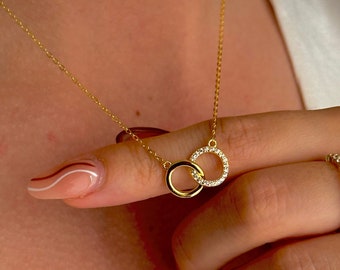 Halskette mit zwei Ringen | Goldkette mit 18 Karat Vergoldung | minimalistischer Goldschmuck für Frauen - GoldenMoon