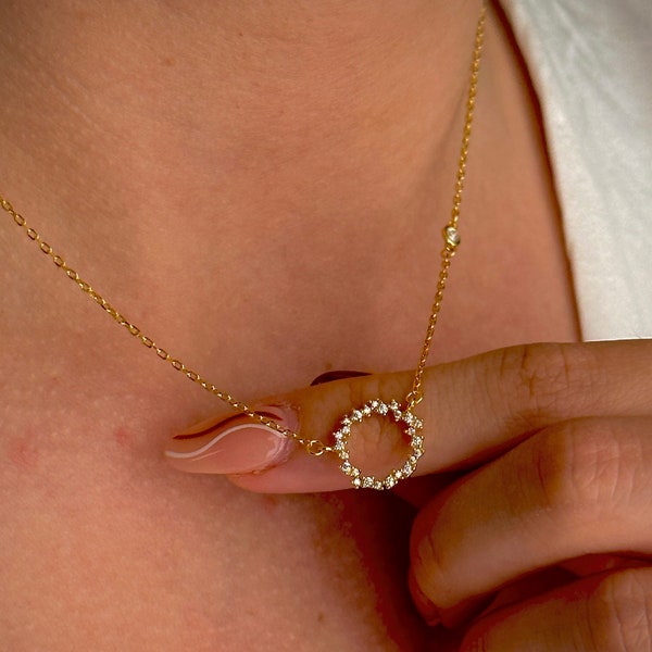 Collier avec pendentif cercle | collier minimaliste en argent et or 18 carats | Collier avec pierres CZ - GoldenMoon