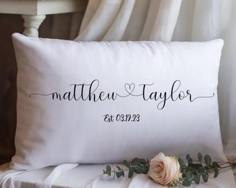 Hochzeit Kissen Geschenk Personalisierte Brautpaar Geschenk für die Hochzeit Dusche Rustikal Braut Geschenk für neues Paar Name Datum Verträumte Lendenkissen Andenken
