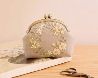 Hand embroidered floral coin purse Small wallets coin pouch Kisslock change purse Fabric makeup bag Small clutch Fabric cosmetic purse