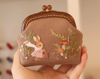 Porte-monnaie lapin brodé à la main Portefeuilles porte-monnaie Kisslock porte-monnaie Trousse de maquillage en tissu Petite pochette Cadeau pour elle Cadeaux personnalisés