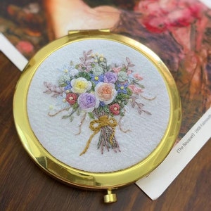 Hand embroidered pocket mirror 3D embroidered florals compact mirror Make up mirror Hand mirror Gift for her Aesthetic bridesmaid gift