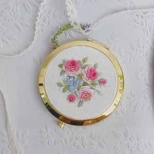 Hand embroidered pocket mirror 3D floral embroidered compact mirror Make up mirror Hand mirror Gift for her Aesthetic bridesmaid gift