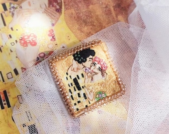 Gustaw Klimt The Kiss brooch The Kiss embroidery Hand embroidered fabric brooch Fabric brooch pin Famous art embroidery  Wearable art