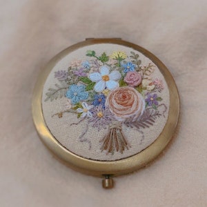 Hand embroidered pocket mirror Embroidered florals compact mirror Makeup mirror Hand mirror Gift for her Aesthetic bridesmaid gift