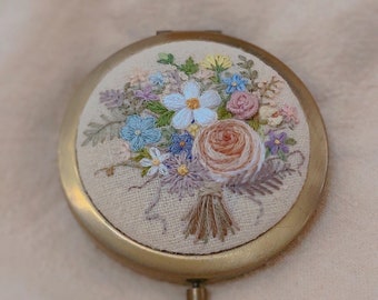 Hand embroidered pocket mirror Embroidered florals compact mirror Makeup mirror Hand mirror Gift for her Aesthetic bridesmaid gift