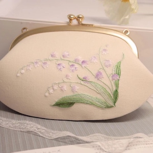 Bolso bandolera bordado a mano Bordado de lirios de los valles Neceser de tela hecho a mano Tela de lino y algodón Regalo para mamá