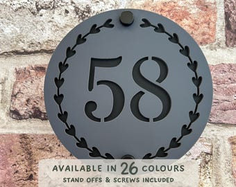 Huisnummerbord, acryl modern deurnummer en plaquette met straatnaam – aangepast adresbord voor nieuw huis of eerste huiscadeau hartkrans