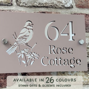 Huisnummerbord, acryl modern deurnummer en plaquette met straatnaam – Aangepast adresbord voor nieuw huis of cadeau eerste huis Vogel en bloemen