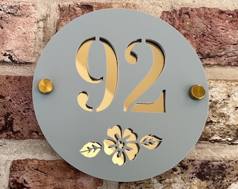 Huisnummerbord, acryl modern deurnummer en plaquette met straatnaam – aangepast adresbord voor nieuw huis of eerste huiscadeau Bloemen bloesem rond