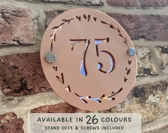 Huisnummerbord, acryl modern deurnummer en plaquette met straatnaam – Aangepast adresbord voor nieuw huis of cadeau eerste huis Bloemen hart rond