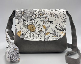 Sac bandoulière en velours gris à rabat fleuri et sa pochette à clés