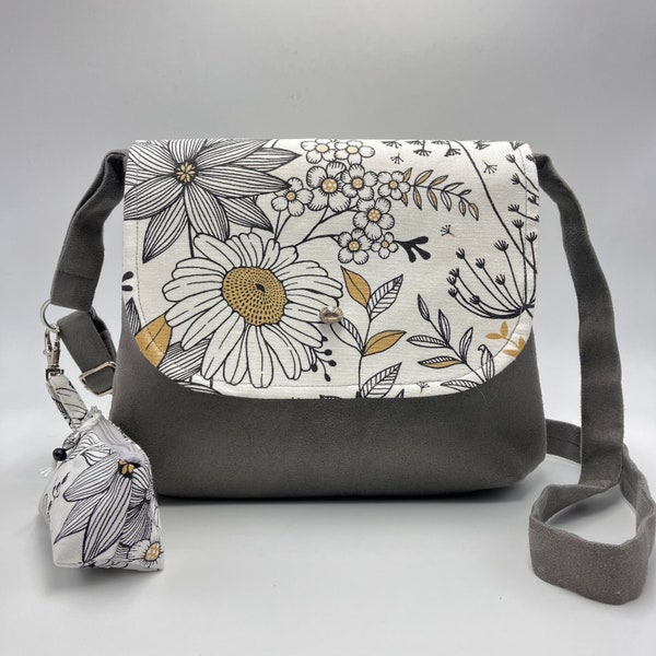 Sac bandoulière en velours gris à rabat fleuri et sa pochette à clés