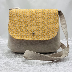 sac bandoulière à rabat jaune. original unique et intemporel