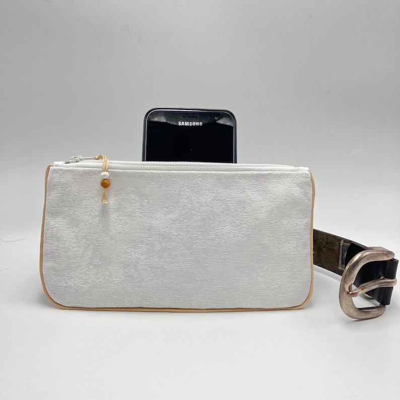 Cell phone pouch belt pouch Blanche