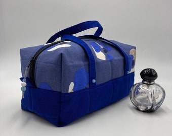 Trousse de toilette matelassée bleue