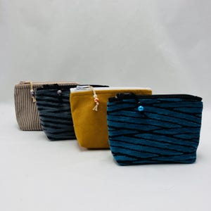 Porte monnaie en velours. Pratique et passe partout !