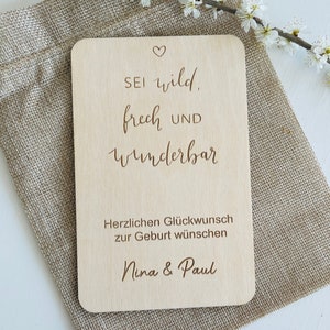 Personalisierte Holzkarte zur Geburt - Glückwunsch zur Geburt - Holzkarte - Sei frech, wild & wunderbar