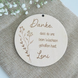 Personalisiertes Dankesschild - "Danke, dass du uns beim Wachsen geholfen hast" - Geschenk Hebamme, Erzieher, Lehrer - Holzschild -