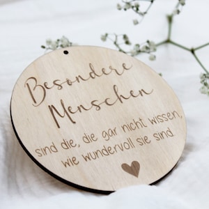 Holzplättchen &quot;Besondere Menschen&quot; - Geschenk Weihnachten - Geschenk Lieblingsmensch - Geschenkeanhänger