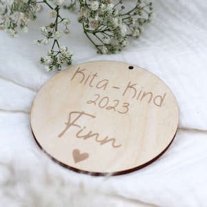 Personalisierter Anhänger "Kita-Kind 2025" - Kindergartenanhänger - Kindergartenkind 2025 - Kindergartenrucksack - Geschwisteranhänger