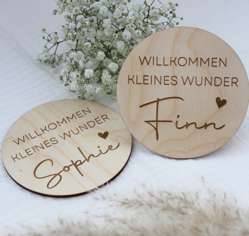 Personalisiertes Holzschild WILLKOMMEN KLEINES WUNDER Fotoshooting New Born Hallo Welt Bild 1