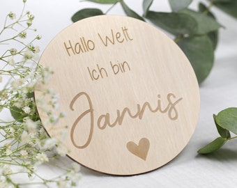 Personalisiertes Holzplättchen "Hallo Welt. Ich bin Name" - Hallo Welt - Baby - Holzplättchen - NewBorn- Lasergravur- Geburtsgeschenk - Foto