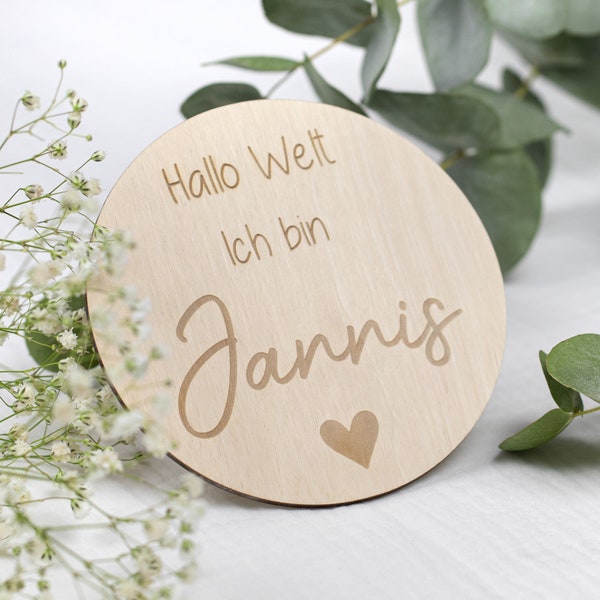 Personalisiertes Holzplättchen "Hallo Welt. Ich bin Name" - Hallo Welt - Baby - Holzplättchen - NewBorn- Lasergravur- Geburtsgeschenk - Foto