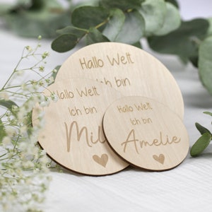 Personalisiertes Holzplättchen Hallo Welt. Ich bin Name Hallo Welt Baby Holzplättchen NewBorn Lasergravur Geburtsgeschenk Foto Bild 2