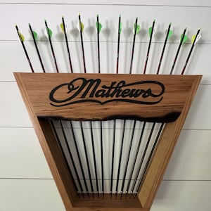 Mathews Archery Bogen Display Rack (Brandgeschädigte Schwarzeiche)