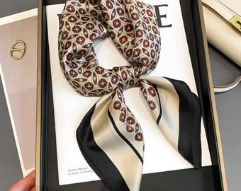 Foulard carré 100 % soie de mûrier (70*70 cm)