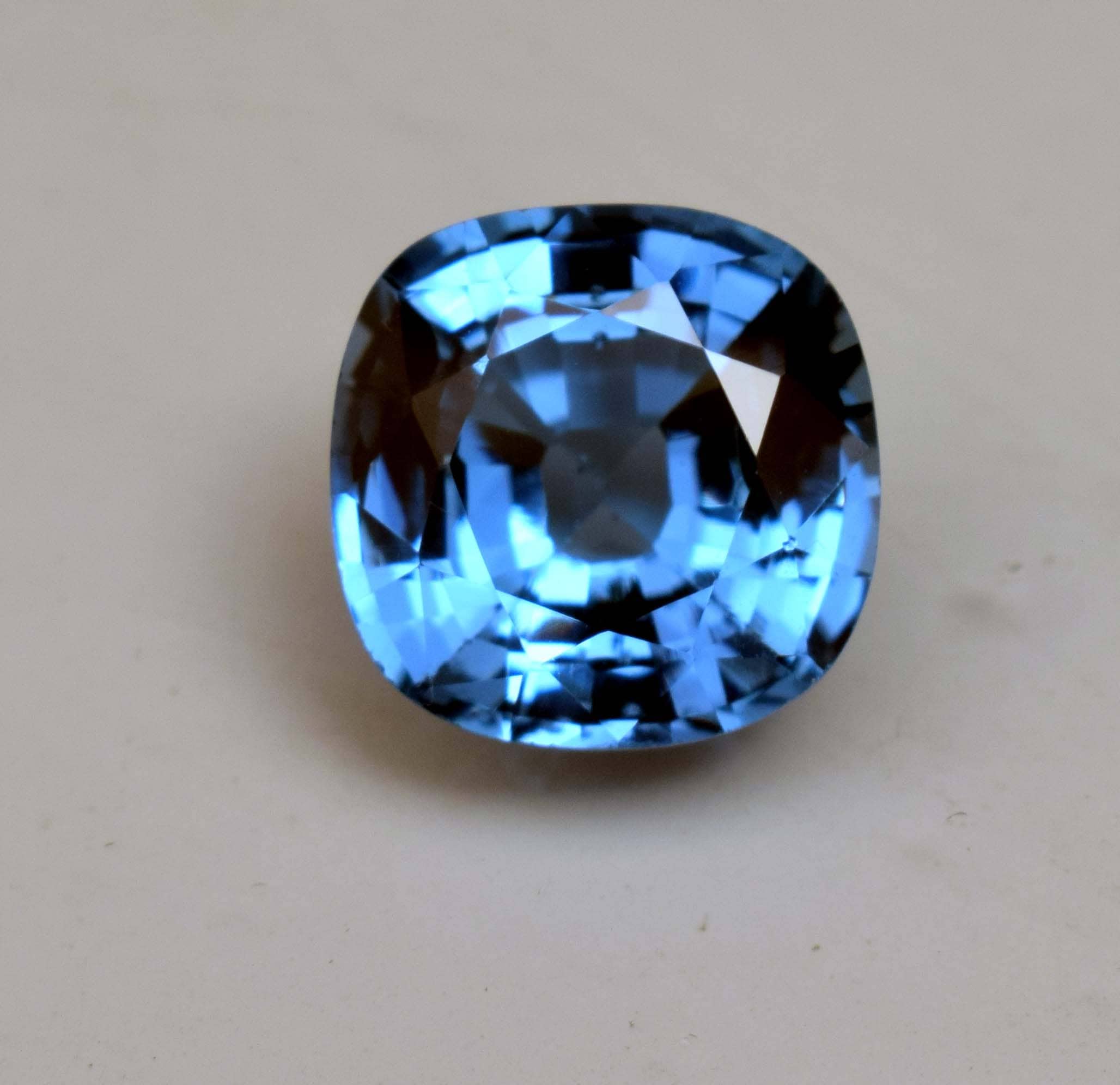 Pierre Précieuse Topaze Bleue Naturelle Topaze Bleue Naturelle Du Brésil - Pierre Fine 5 Mm, Vendue à L'unité (environ 3.31 Carats) Topaze Bleue Naturelle Brésil