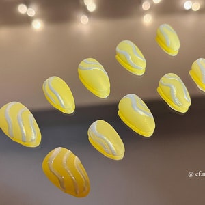 Sunbeam Swirl -10 Pc Press on nails - Y2K Press on Nails, False nails, Cute Press on Nails, Kidcore Nail, Stick on nails, short nails