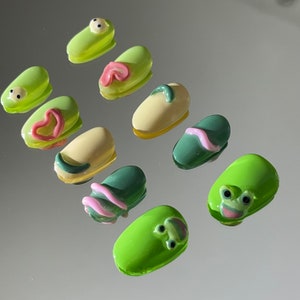 Froggy Nails - Cute Press on nails - short oval , 10 Pc Press-on Nails, Green fake nails, Gel nails for hands, Summer nails, Kawaii nails