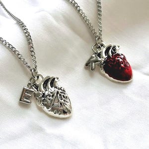 Collar de corazón a juego con dije de letra de burbuja personalizado, collar de plata, colgante de corazón anatómico, joyería personalizada, regalo para amigos, regalo de pareja