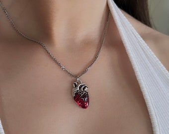 Anatomical red heart necklace gothic y2k grunge jewelry dainty silver bloody red human heart pendant personalized gift