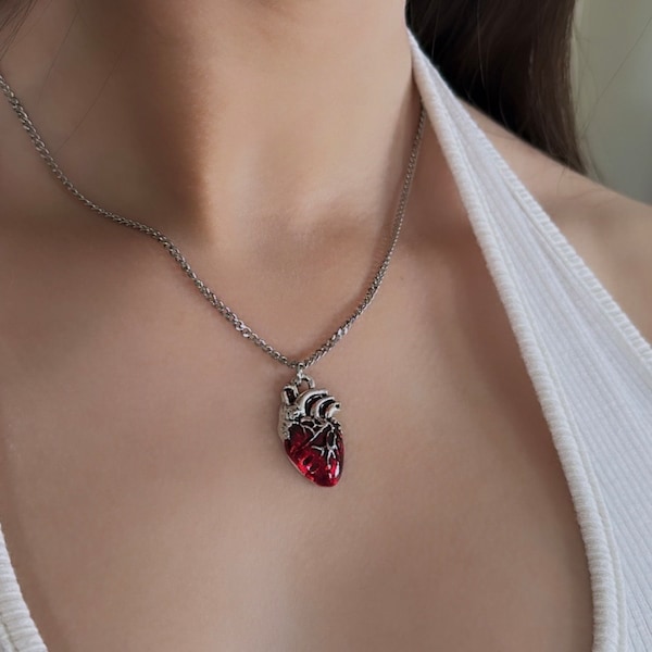 Anatomical red heart necklace gothic y2k grunge jewelry dainty silver bloody red human heart pendant personalized gift