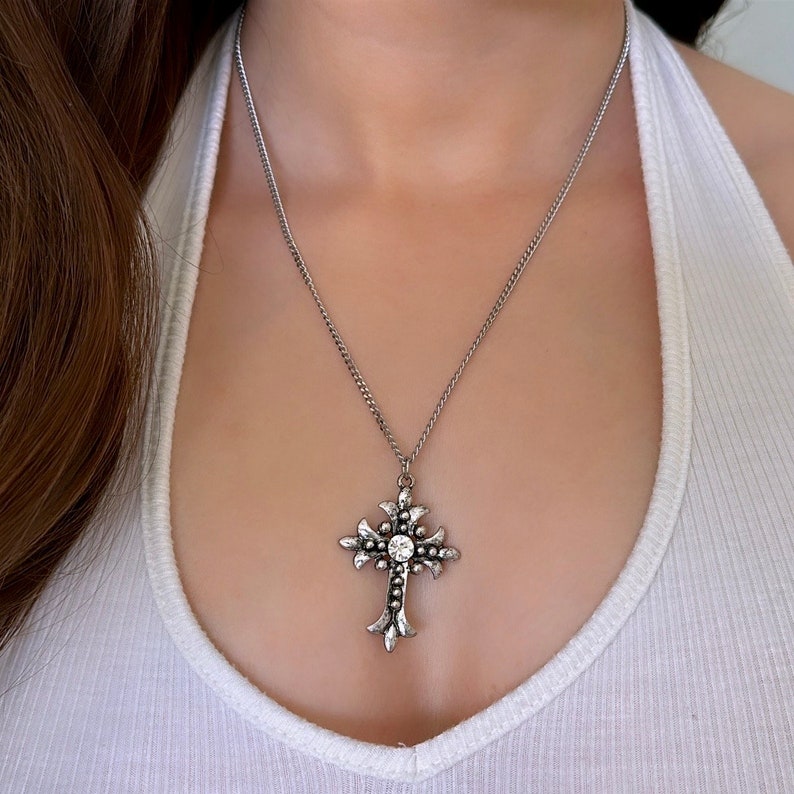 Gothic Kreuz Halskette Silber Grunge Schmuck Kreuz Anhänger Geschenk für Christian Freund Gothic Schmuck Grunge Halskette Statement Schmuck Bild 10