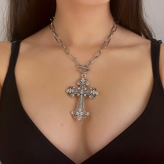 Wendalern Gothic Diamond Cross Necklace Dainty Pink Crystal Cross Necklace  Punk Inlaid Zircon Cross Choker Necklace Vintage Religious Cross Pendant  Necklace Y2K Jewelry for Women Girls : Amazon.co.uk: Fashion