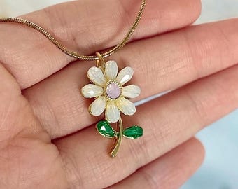 Dainty Daisy Flower Necklace Gold Floral Pendant Spring Jewelry Feminine Minimal Necklace Gift for Her Coquette Aesthetic