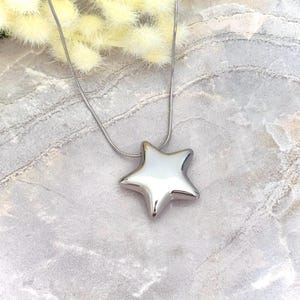 Zierliche Silber Stern Halskette Edelstahl Puffy Stern Anhänger Minimal himmlischen Schmuck Nettes Geschenk für Sie Trendy Bubble Star Halskette